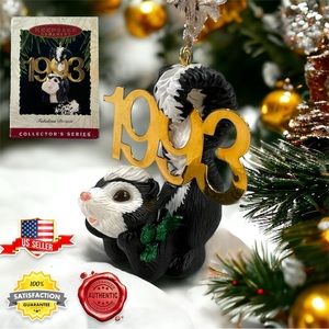 VINTAGE Hallmark Keepsake Ornament Fabulous Decade 1993 Skunk #4 in Series EUC